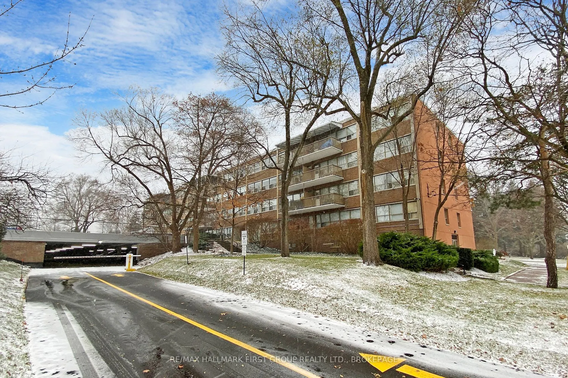160 The Donway W, #207