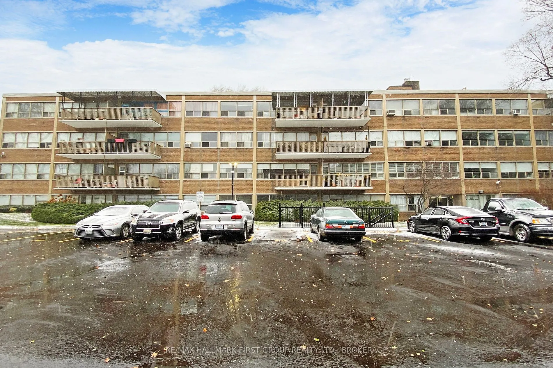 160 The Donway W, #207