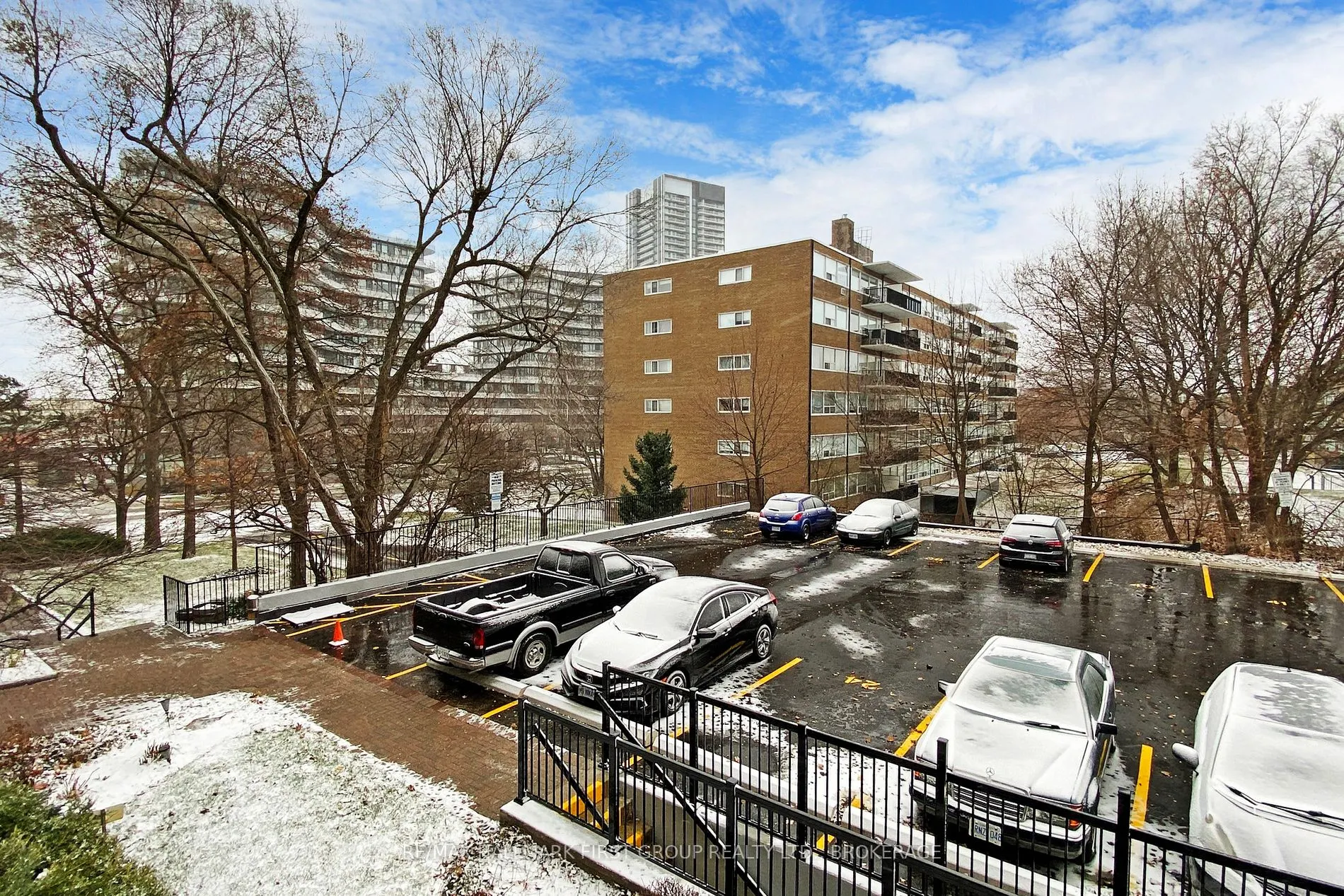 160 The Donway W, #207