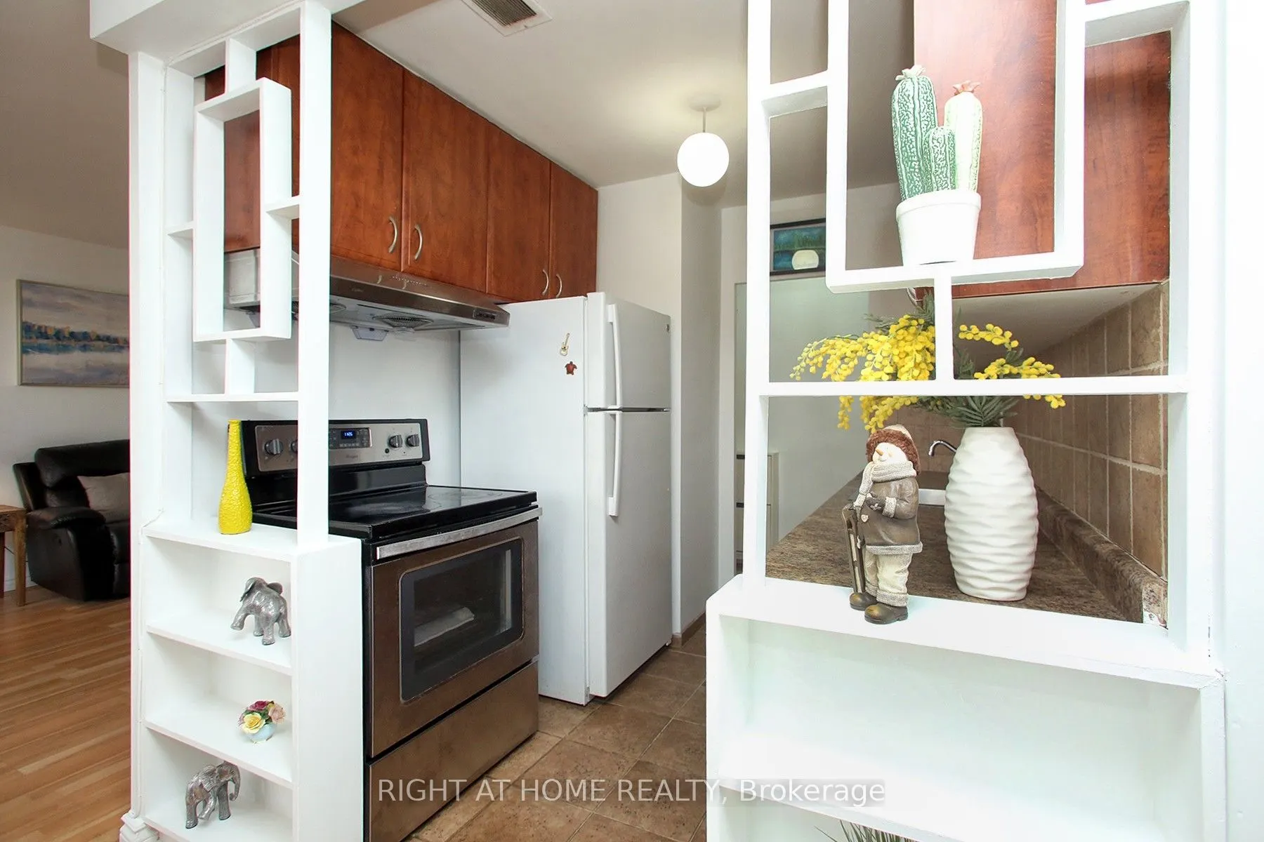 59 Neptune Dr, #301