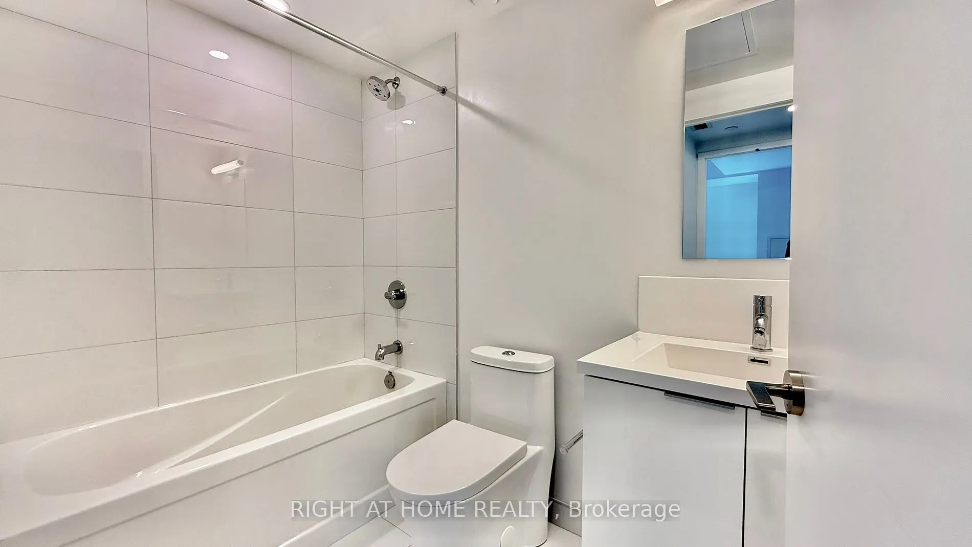 238 Simcoe St, #3306