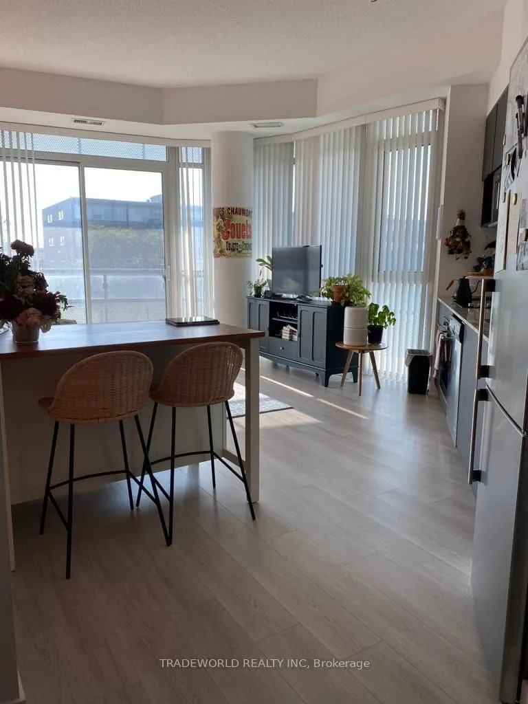 99 The Donway W, #404