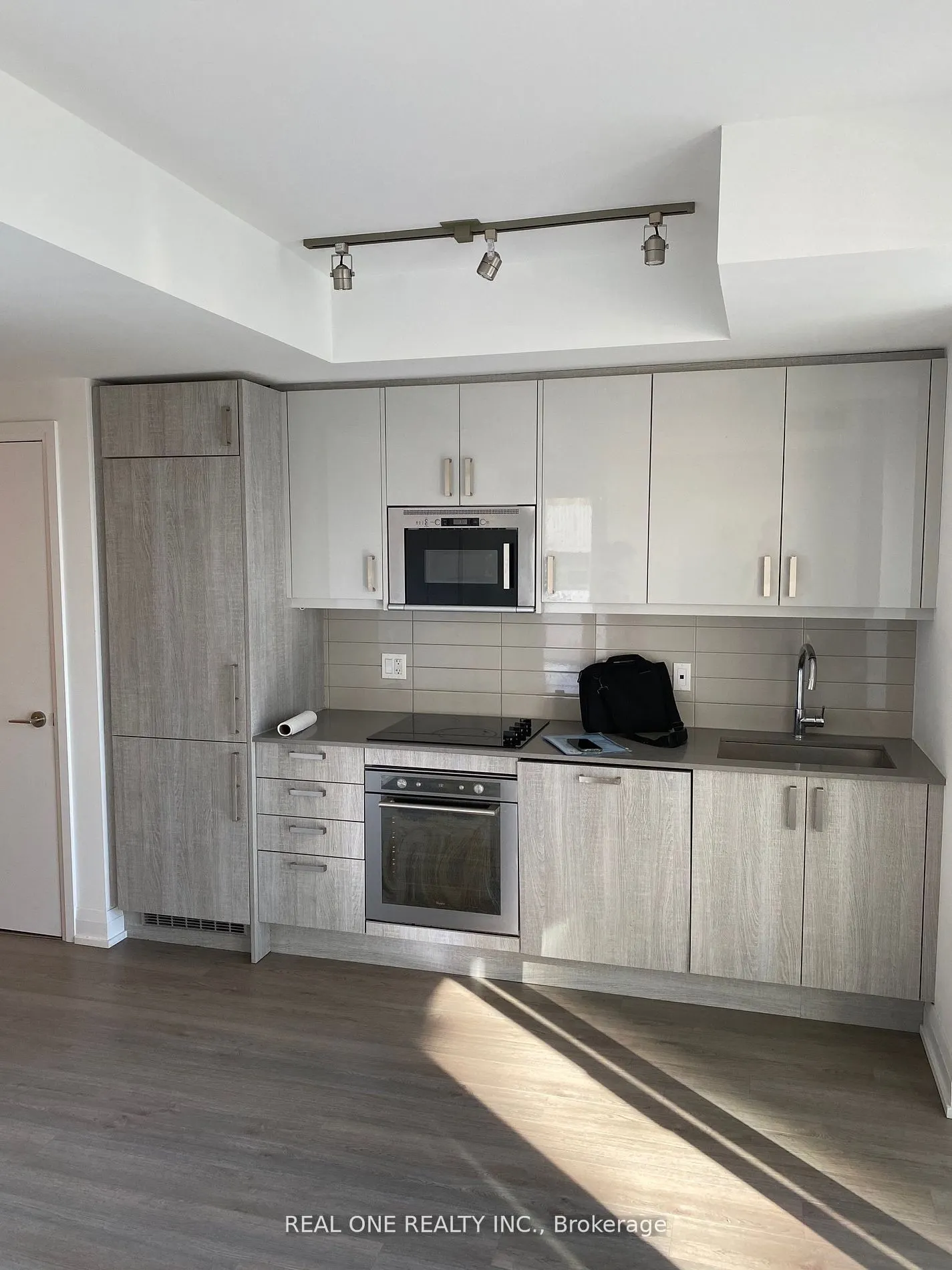 77 Mutual St, #1409