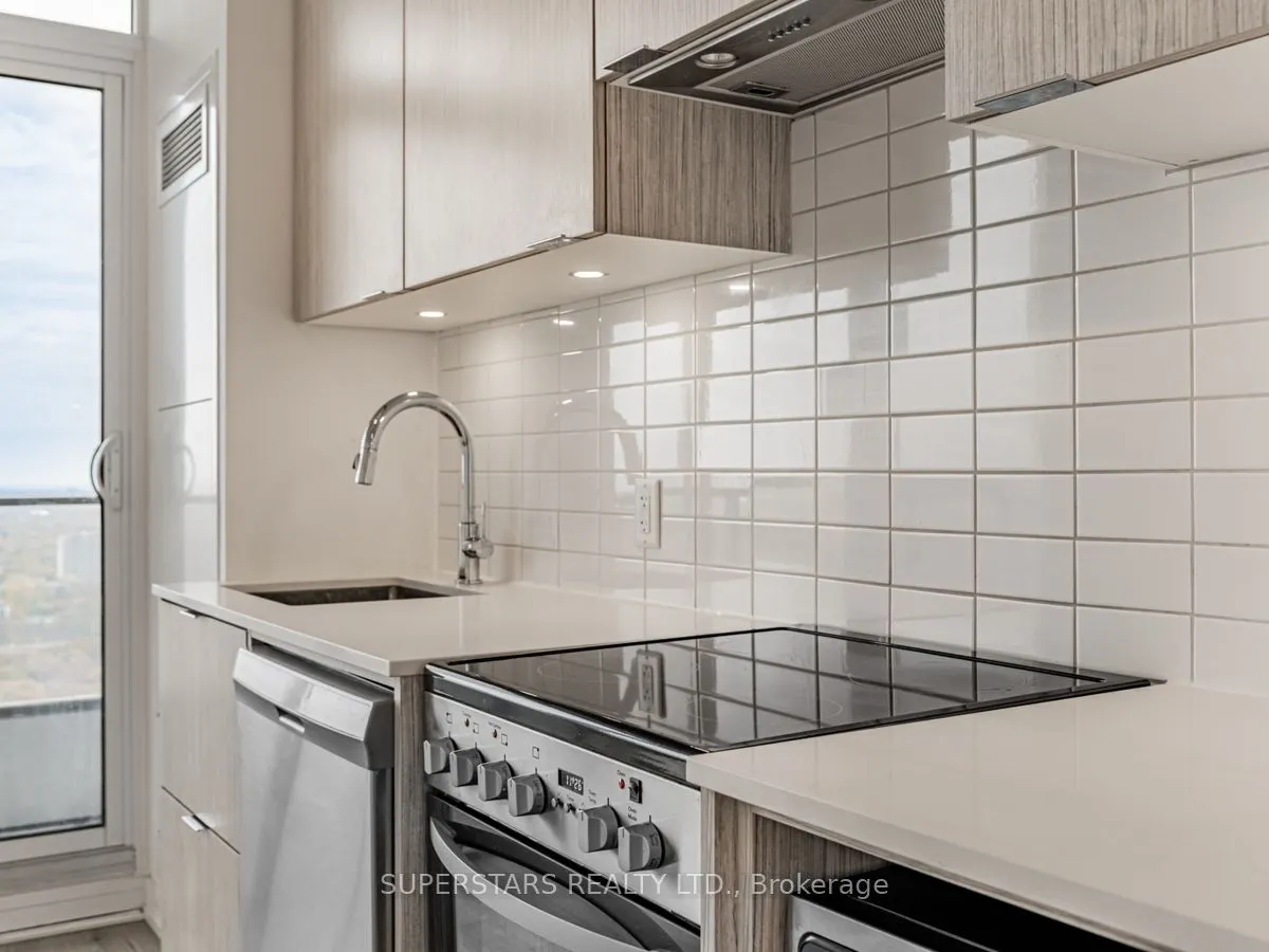 395 Bloor St E, #4508