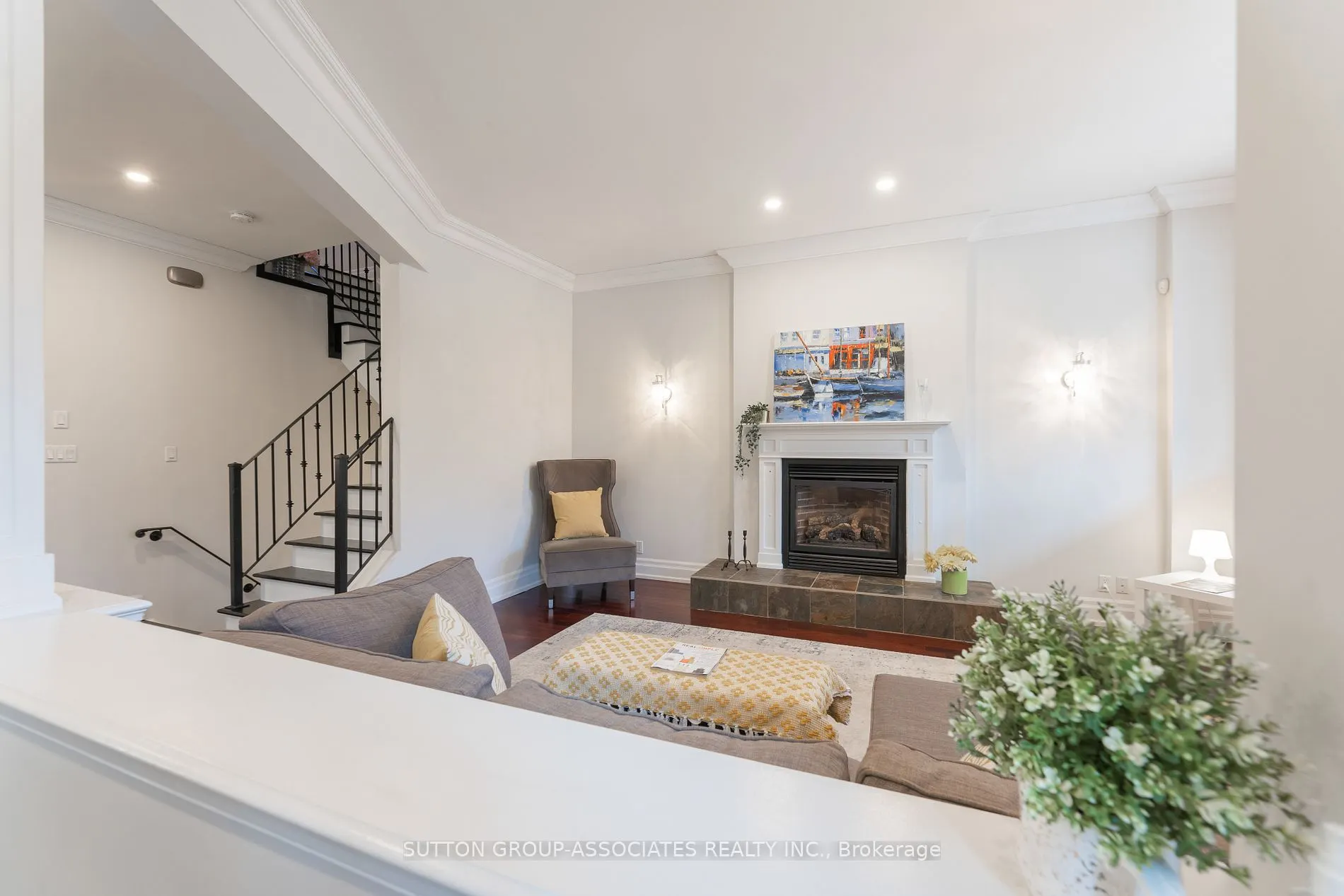672 Huron St, #Main