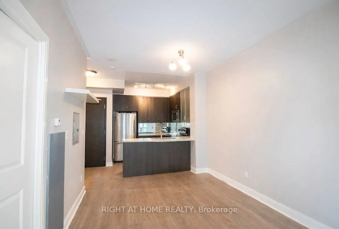 18 Yorkville Ave, #903