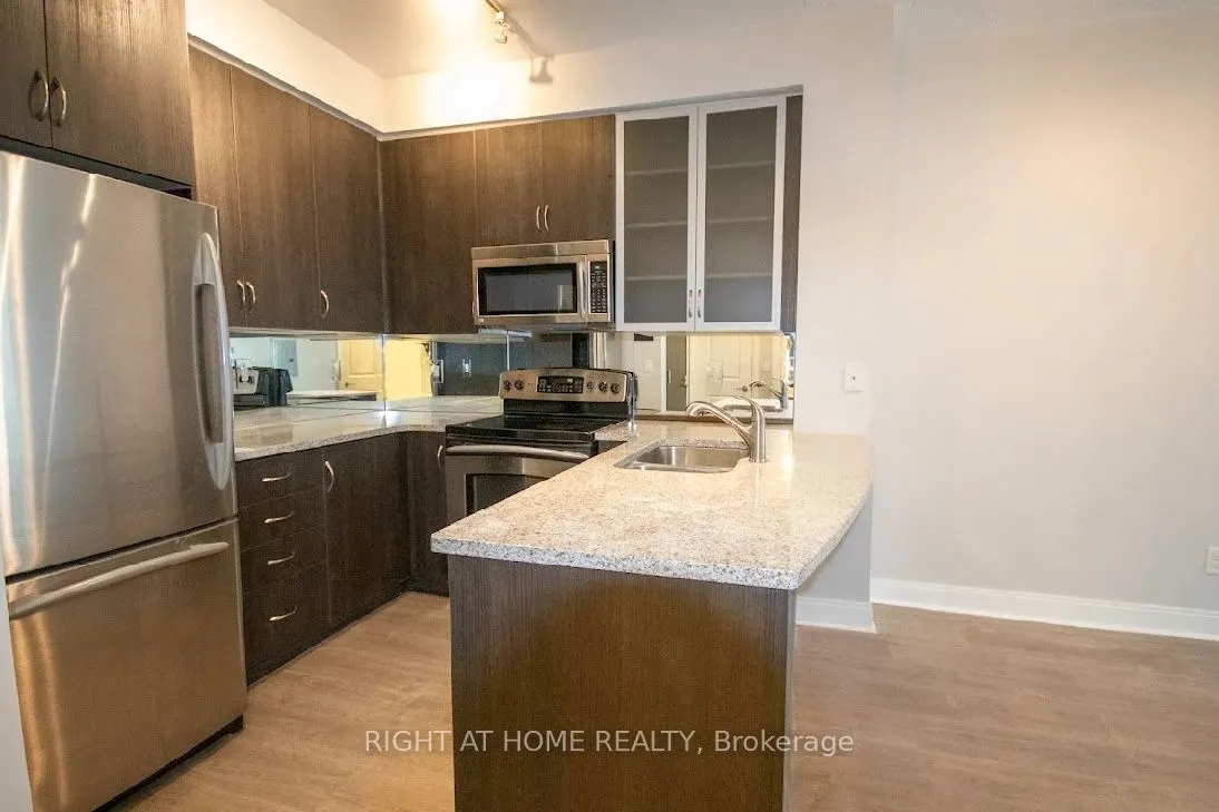 18 Yorkville Ave, #903
