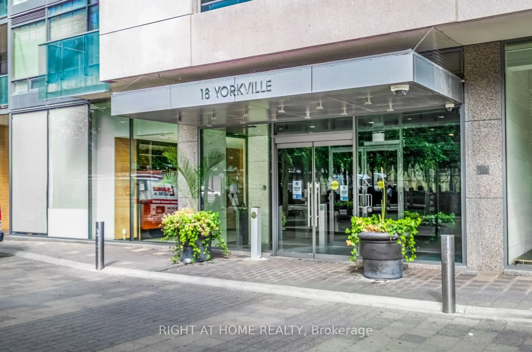 18 Yorkville Ave, #903