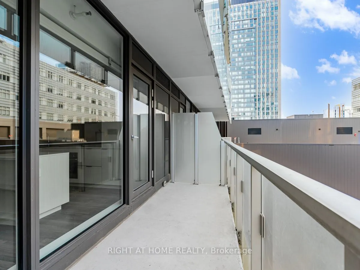 197 Yonge St, #1204