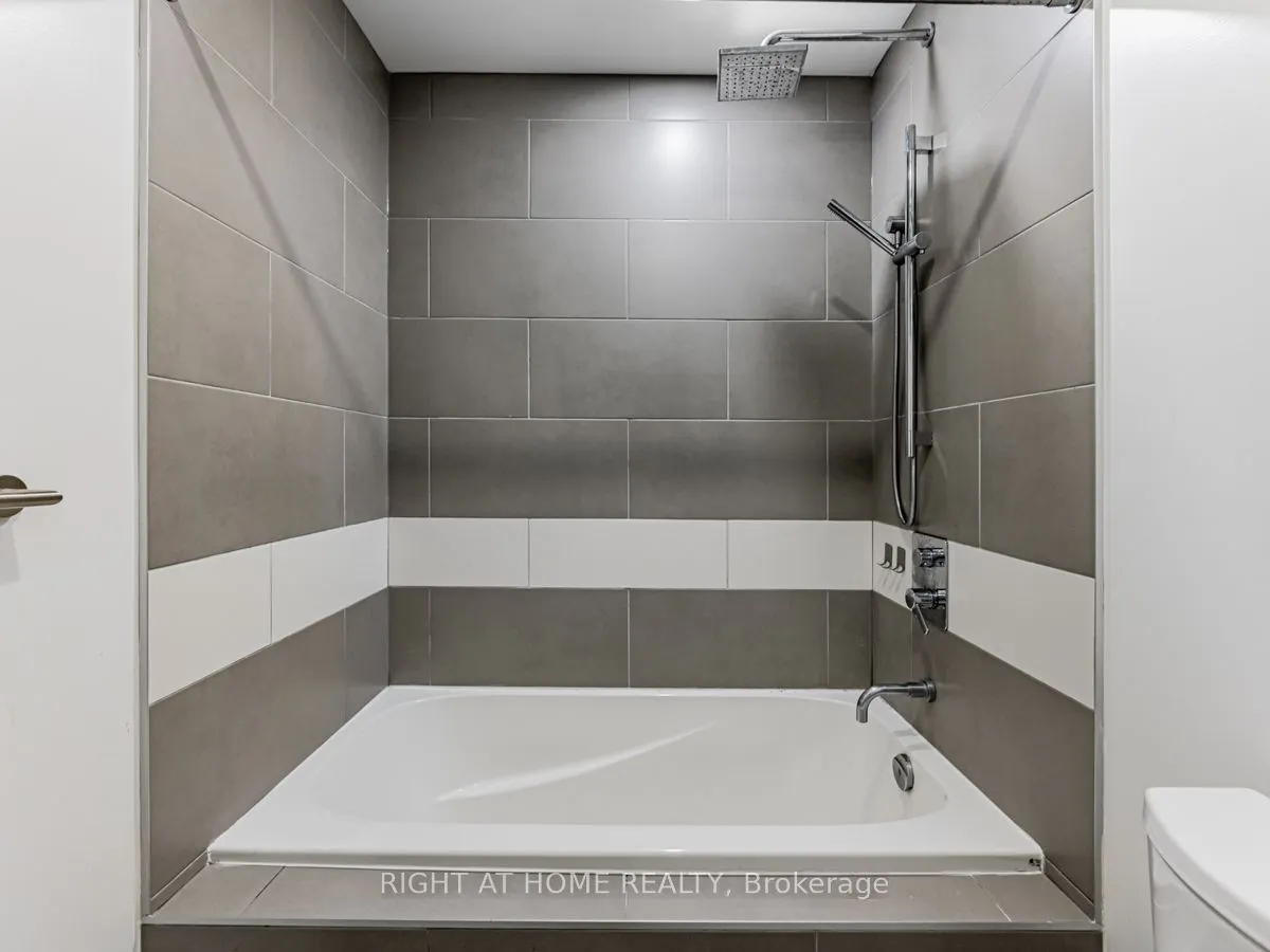 197 Yonge St, #1204
