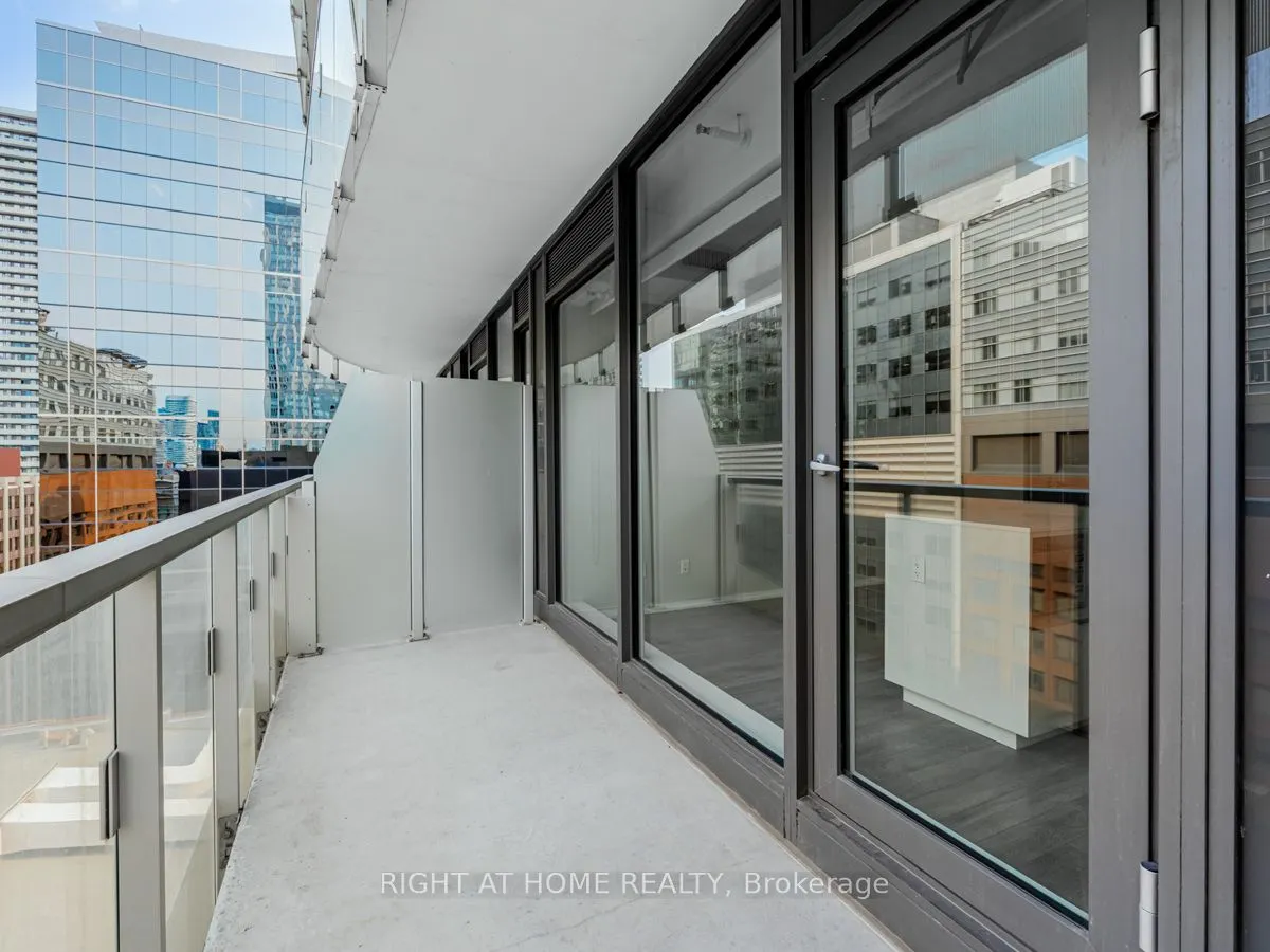 197 Yonge St, #1204