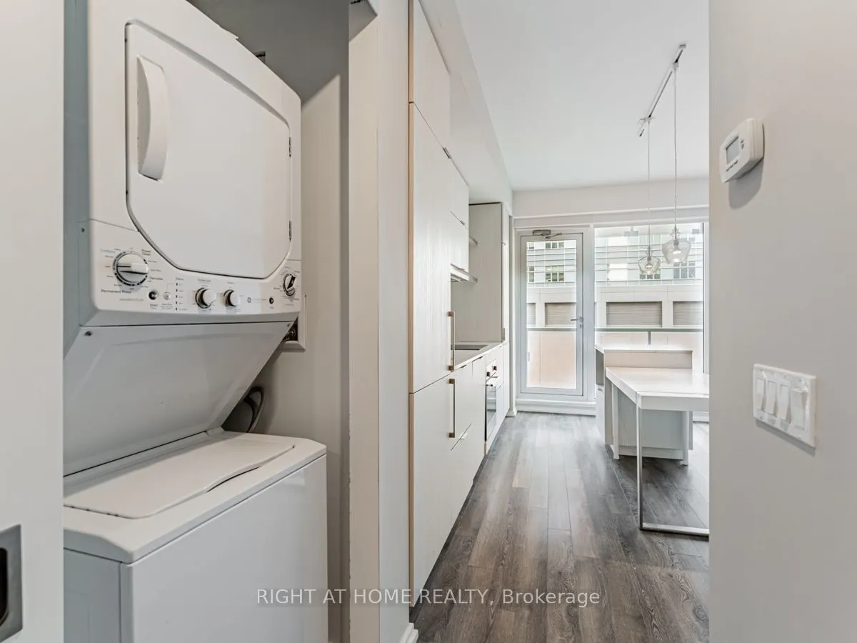 197 Yonge St, #1204