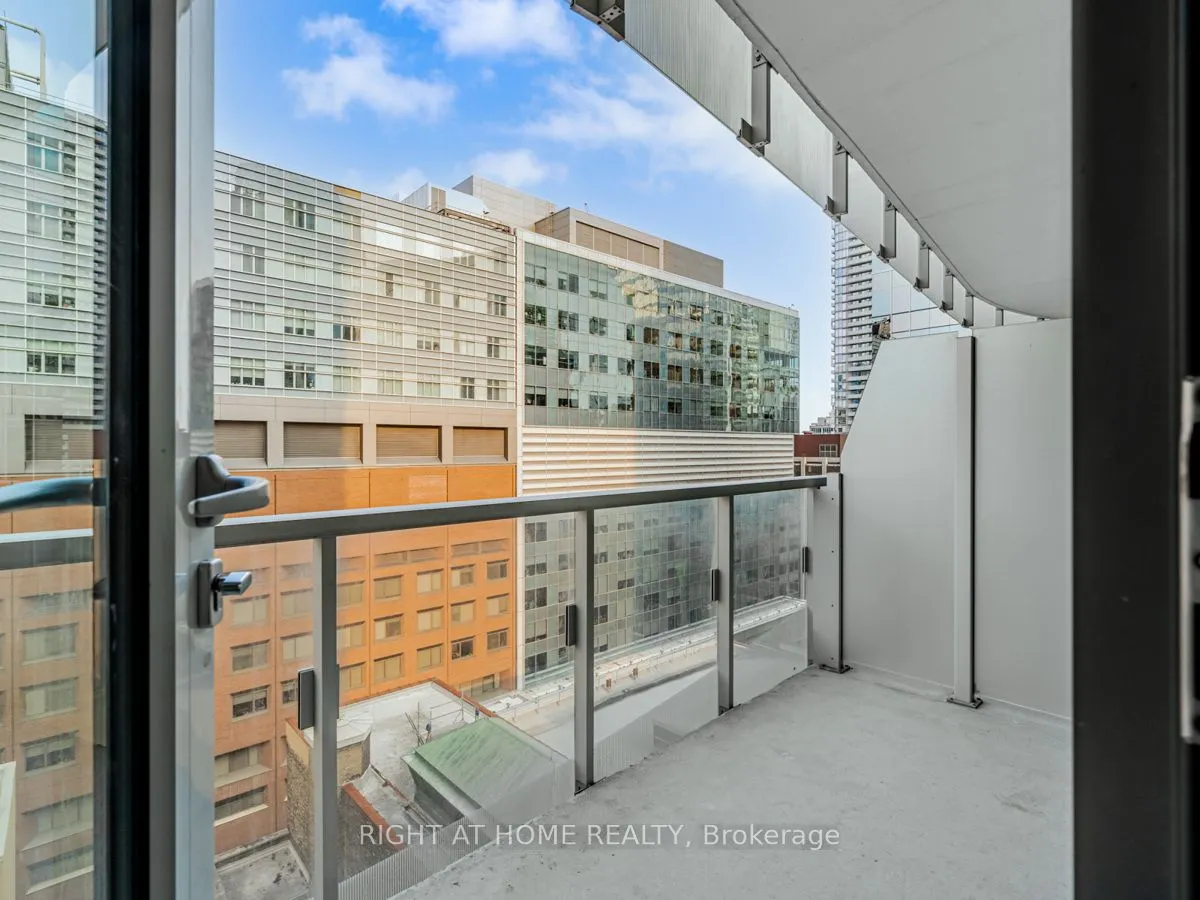 197 Yonge St, #1204