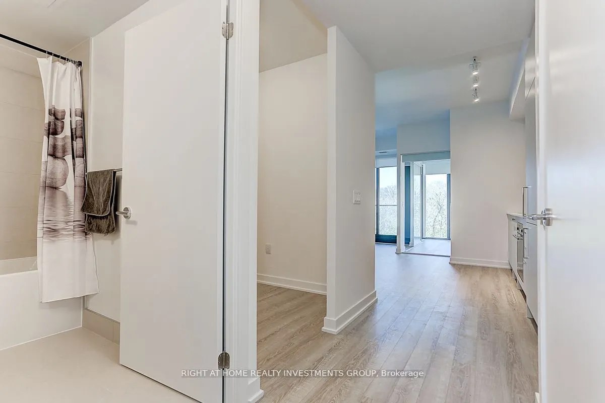 250 Lawrence Ave W, #418