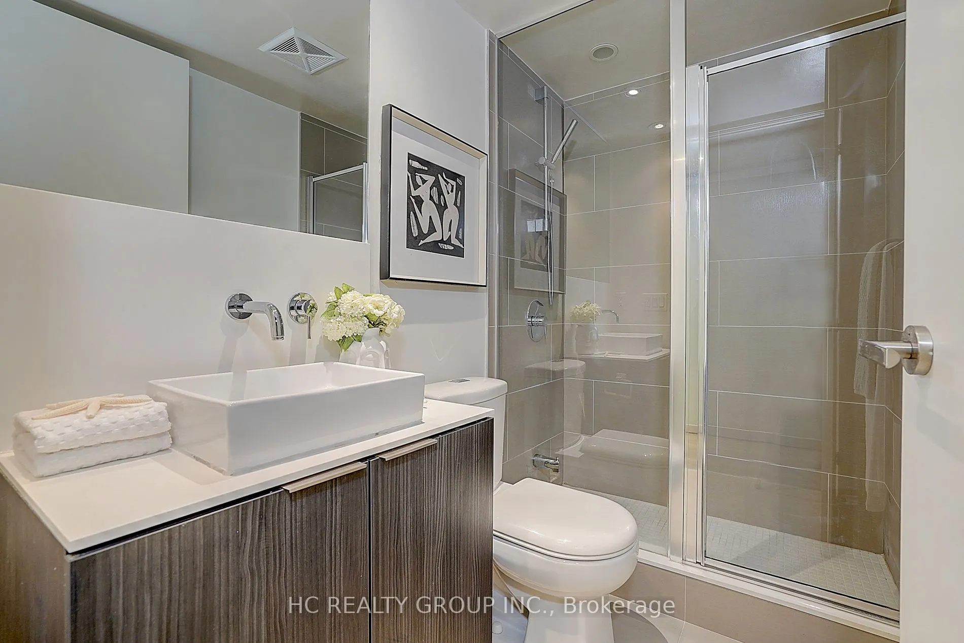 159 Dundas St E, #607
