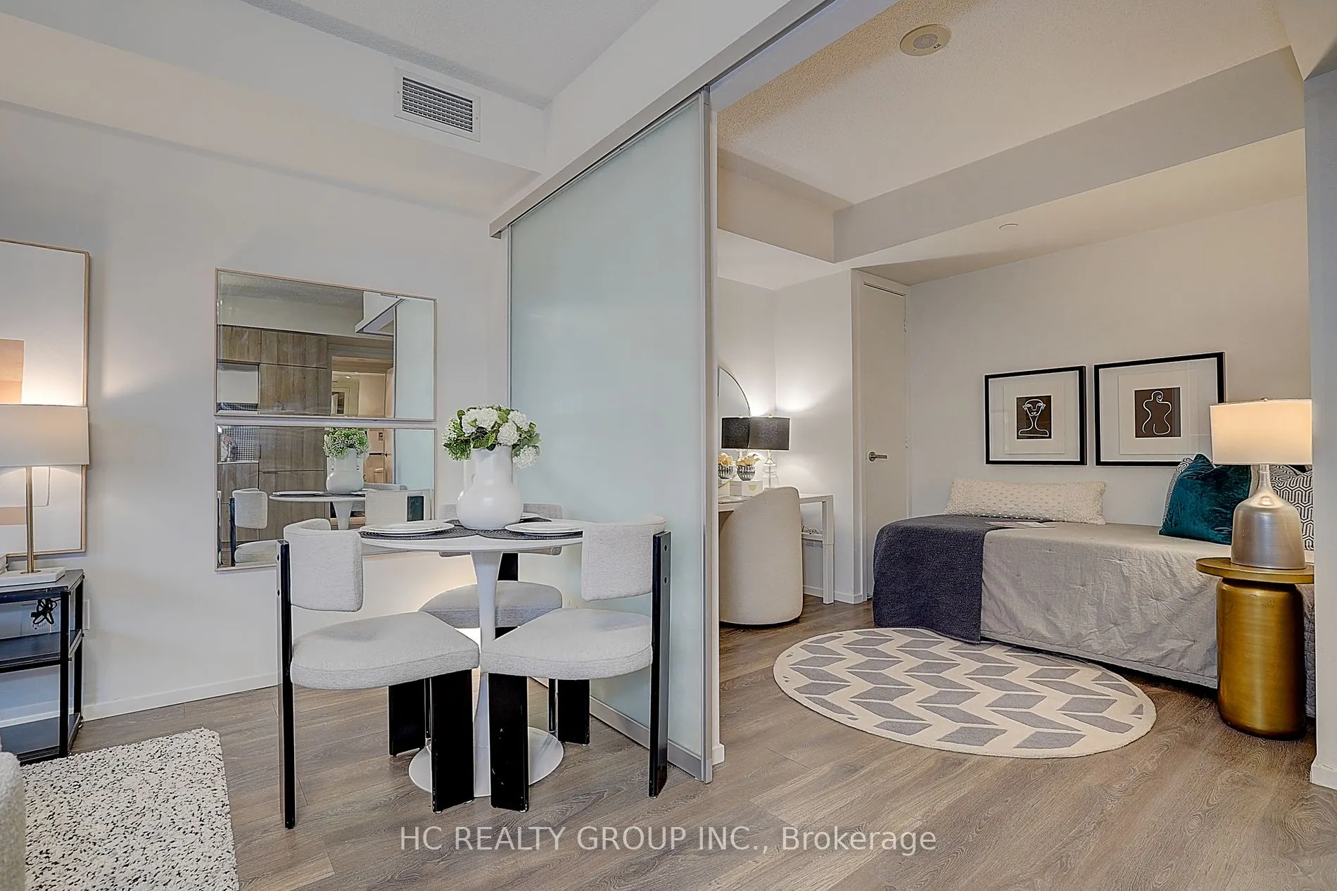 159 Dundas St E, #607