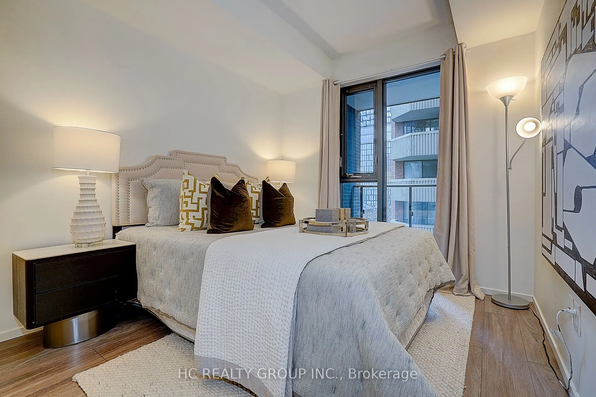 159 Dundas St E, #607