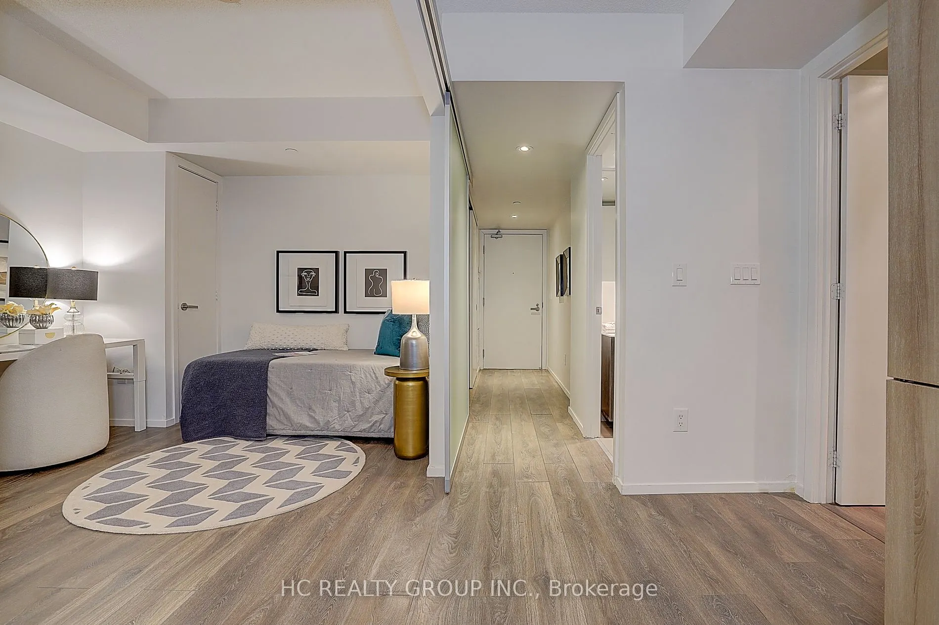 159 Dundas St E, #607