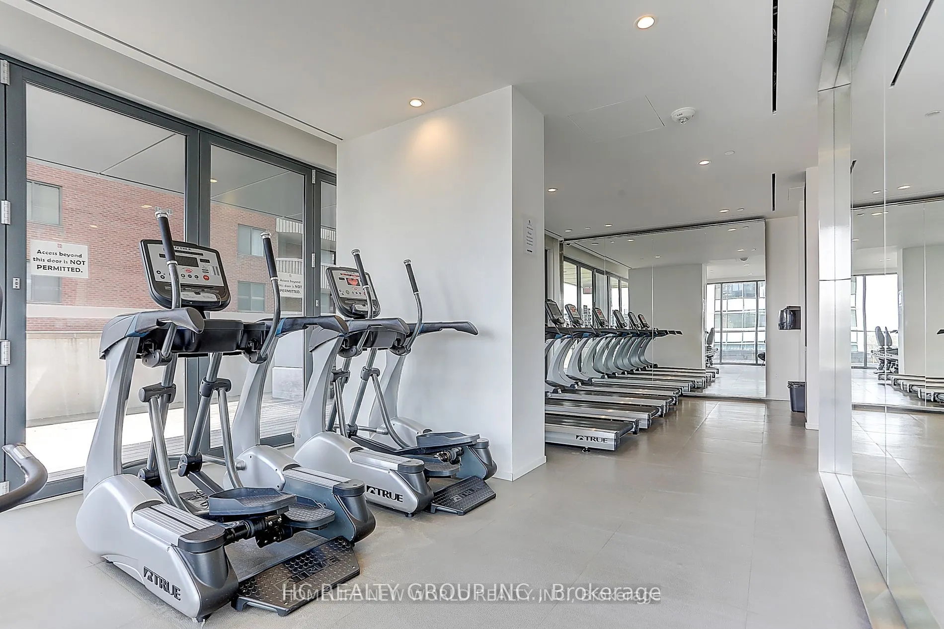 159 Dundas St E, #607