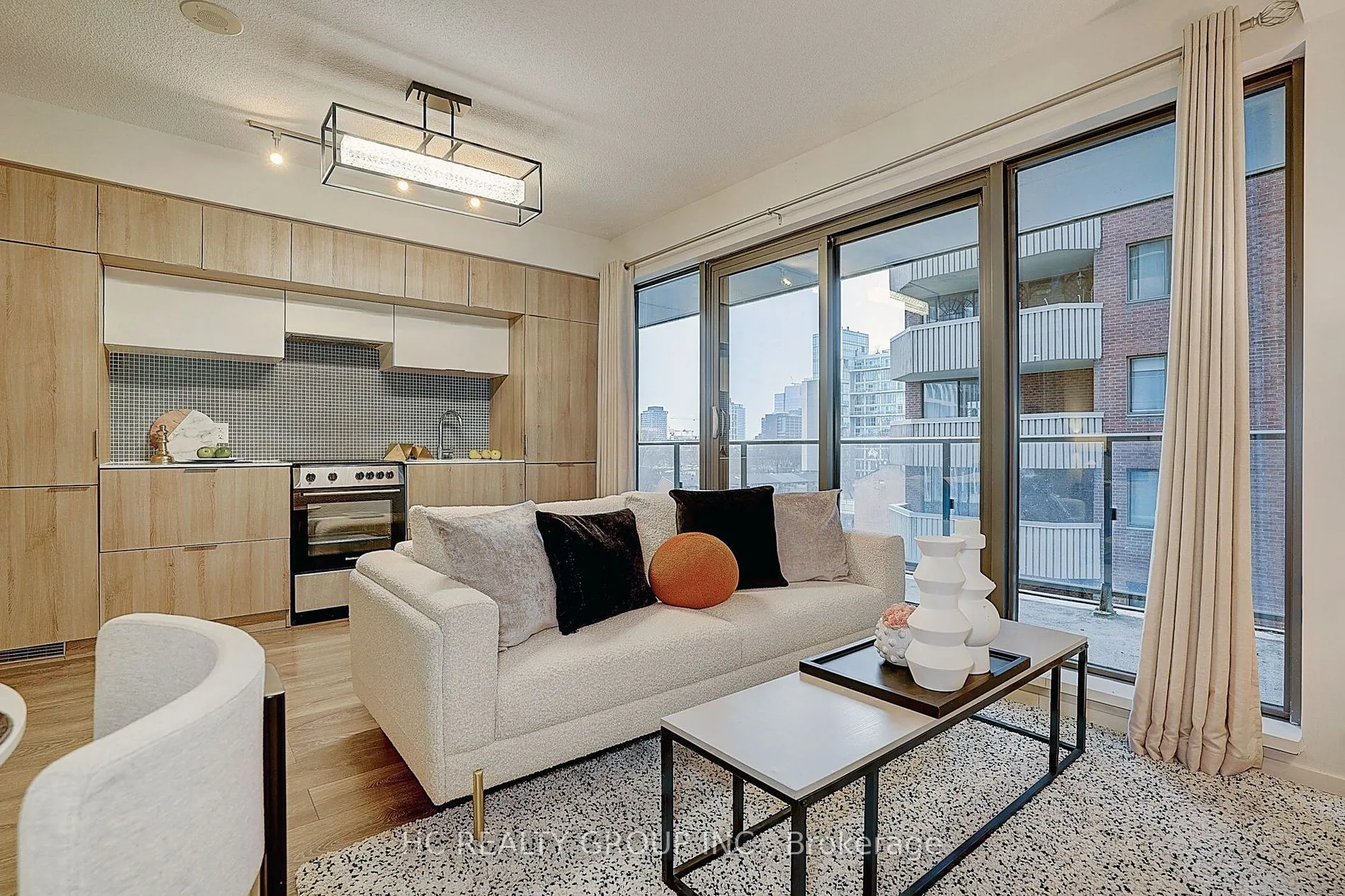 159 Dundas St E, #607