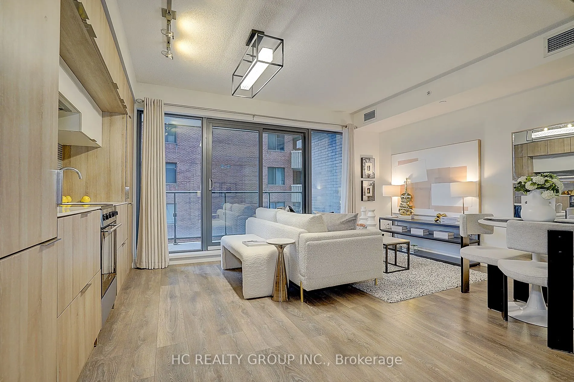 159 Dundas St E, #607