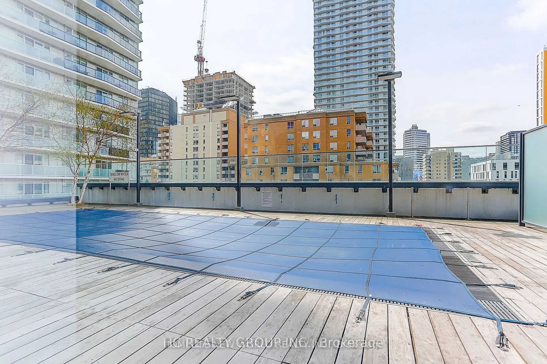 159 Dundas St E, #607