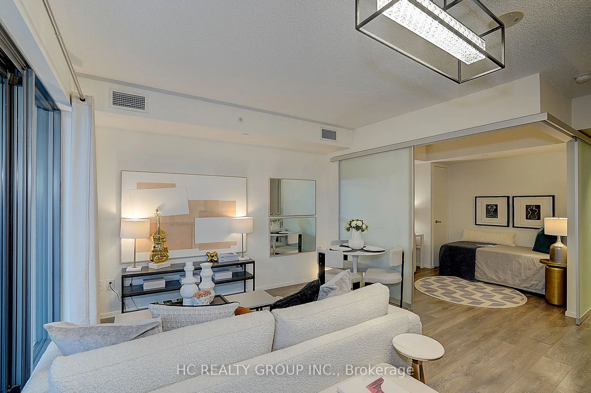 159 Dundas St E, #607