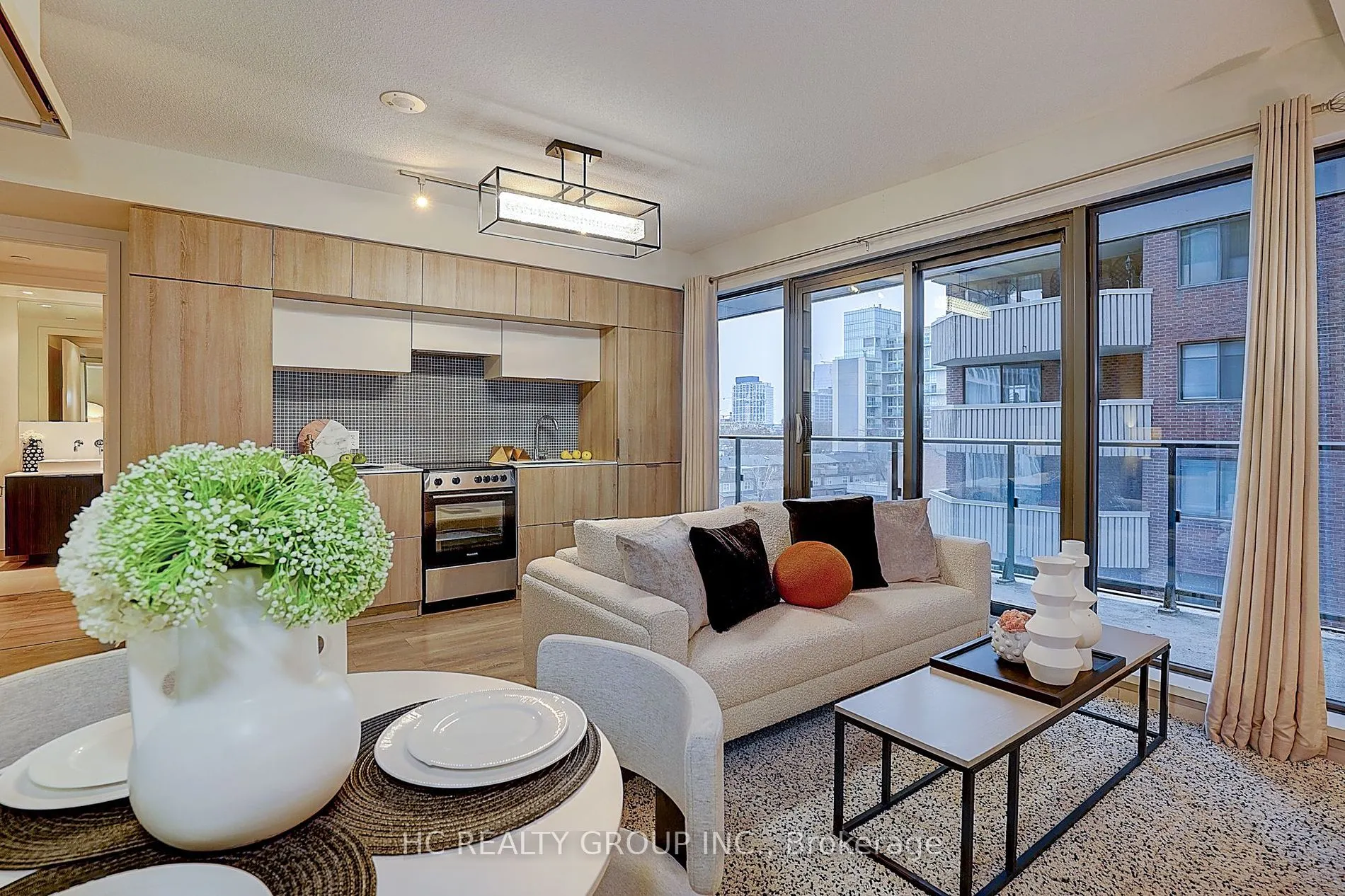 159 Dundas St E, #607