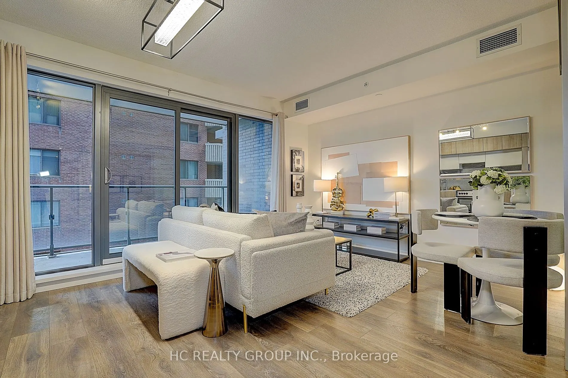 159 Dundas St E, #607