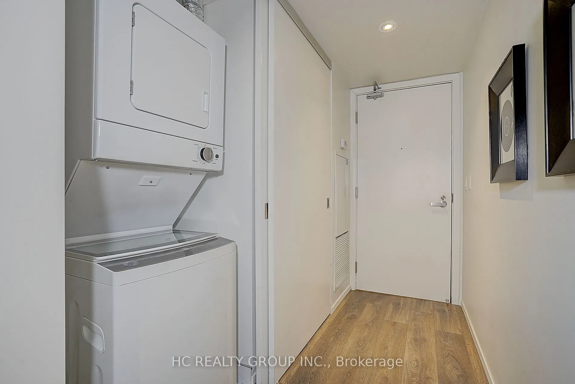 159 Dundas St E, #607