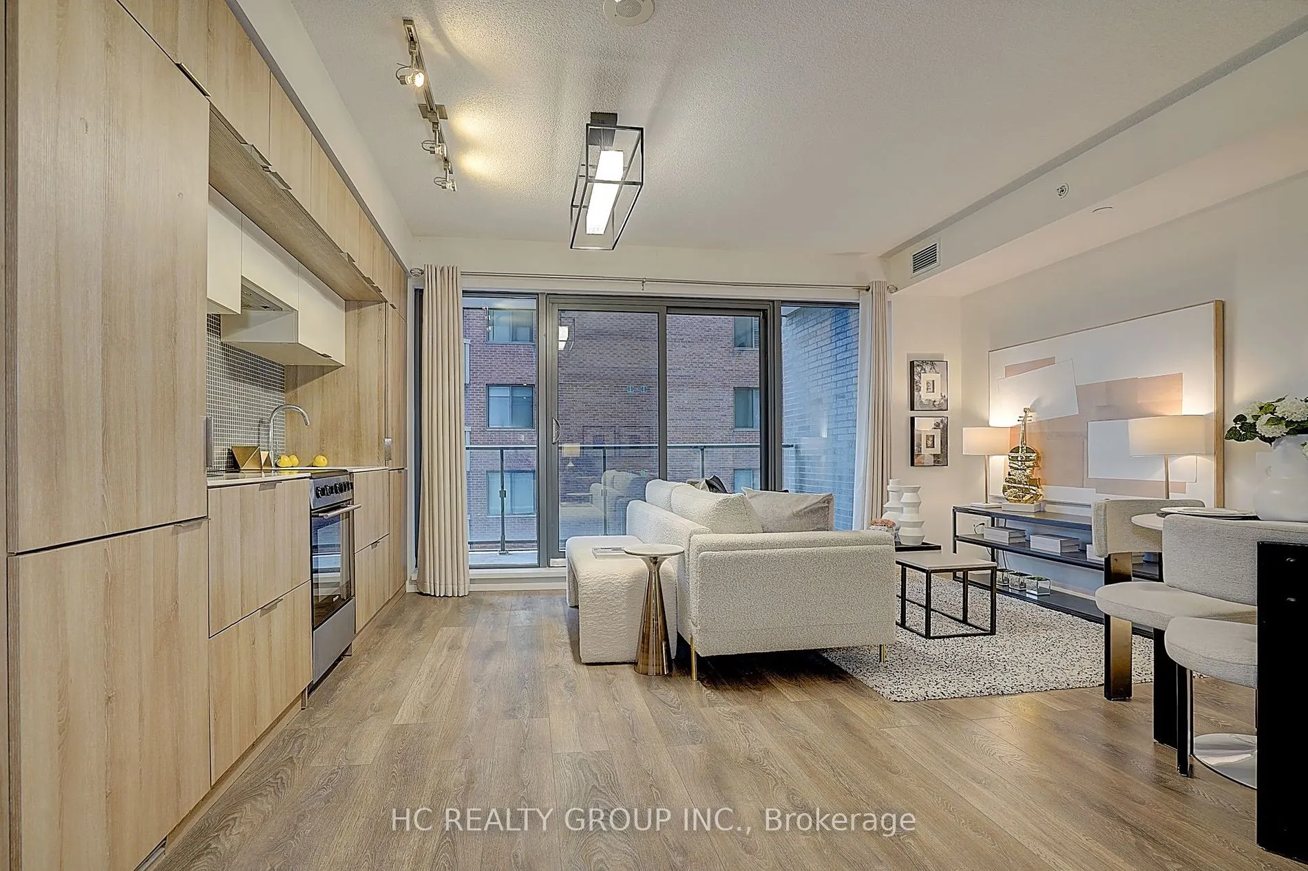 159 Dundas St E, #607