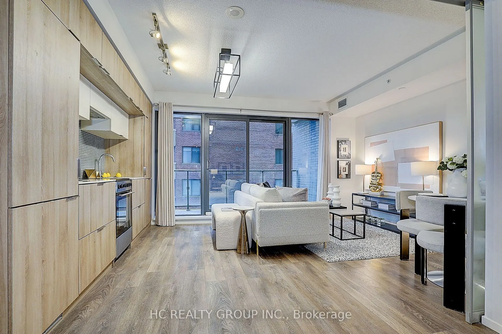 159 Dundas St E, #607