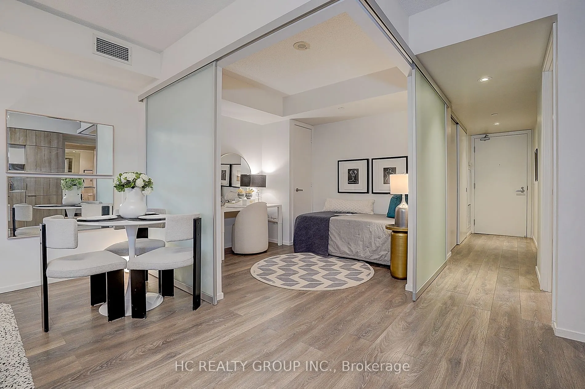 159 Dundas St E, #607