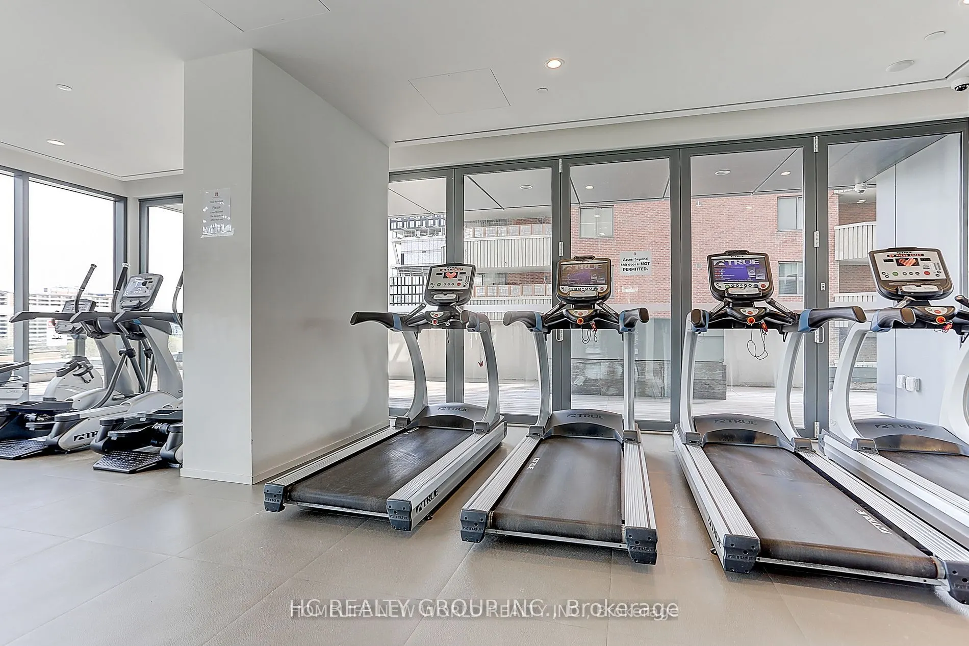 159 Dundas St E, #607