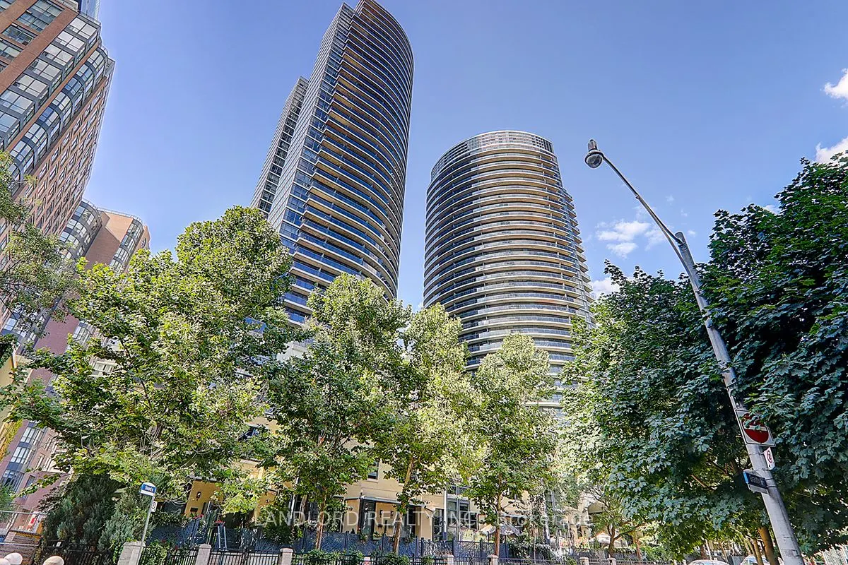 21 Carlton St, #2003