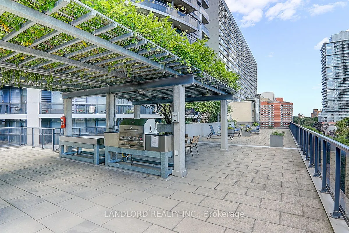 21 Carlton St, #2003