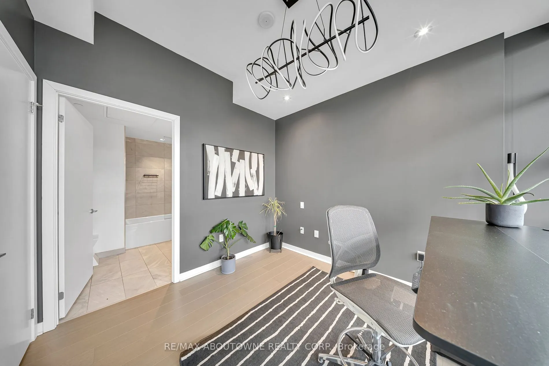 501 Adelaide St W, #1404