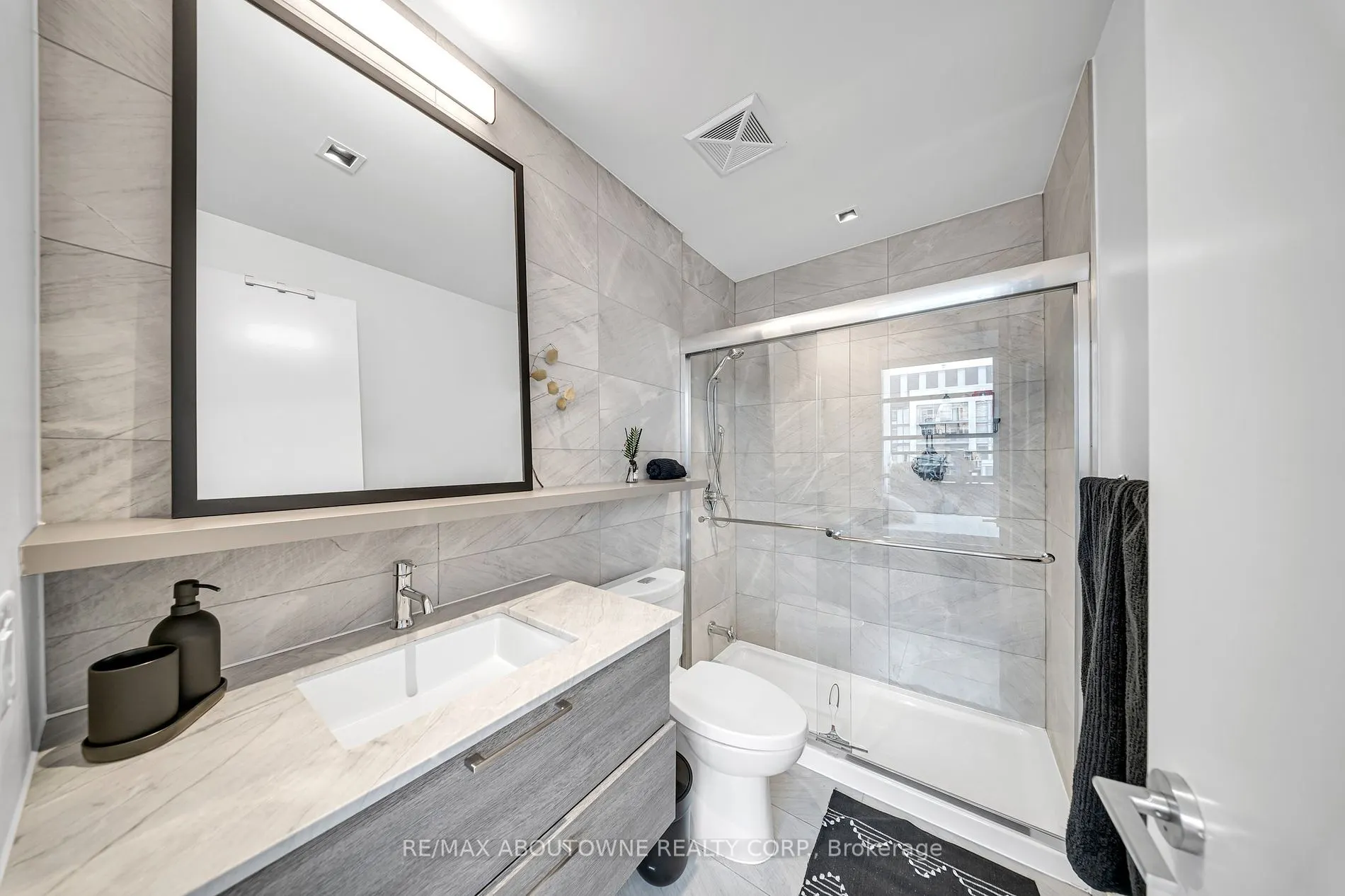 501 Adelaide St W, #1404