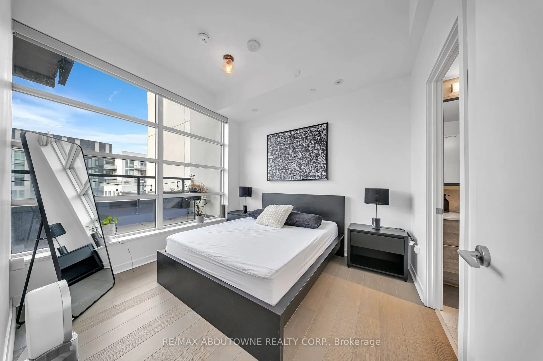 501 Adelaide St W, #1404
