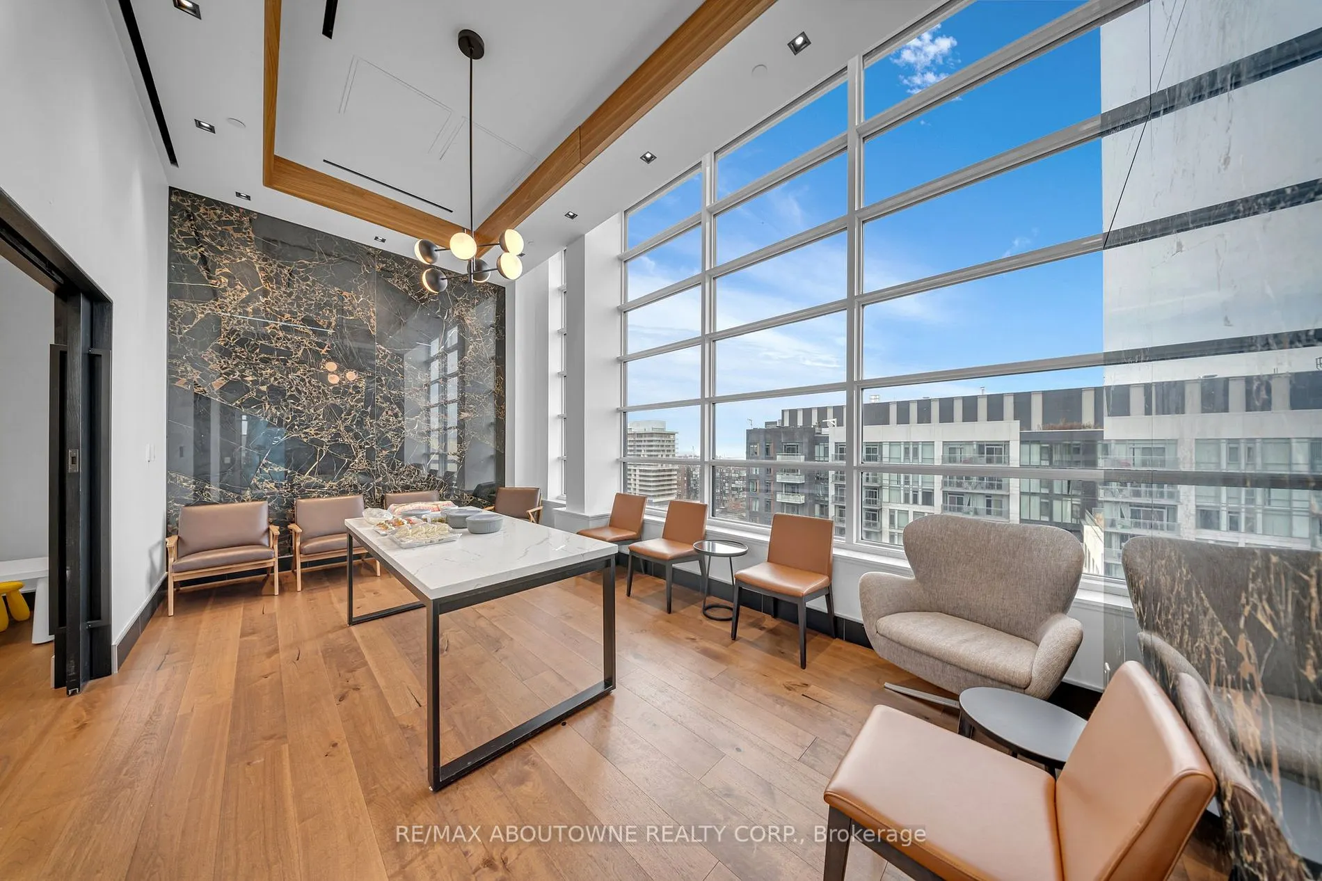 501 Adelaide St W, #1404