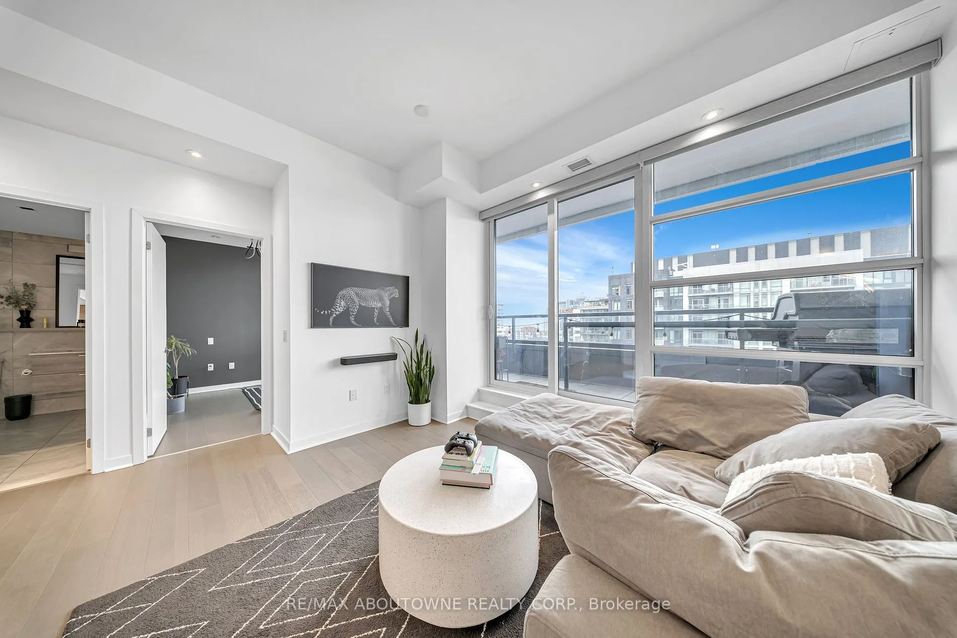 501 Adelaide St W, #1404