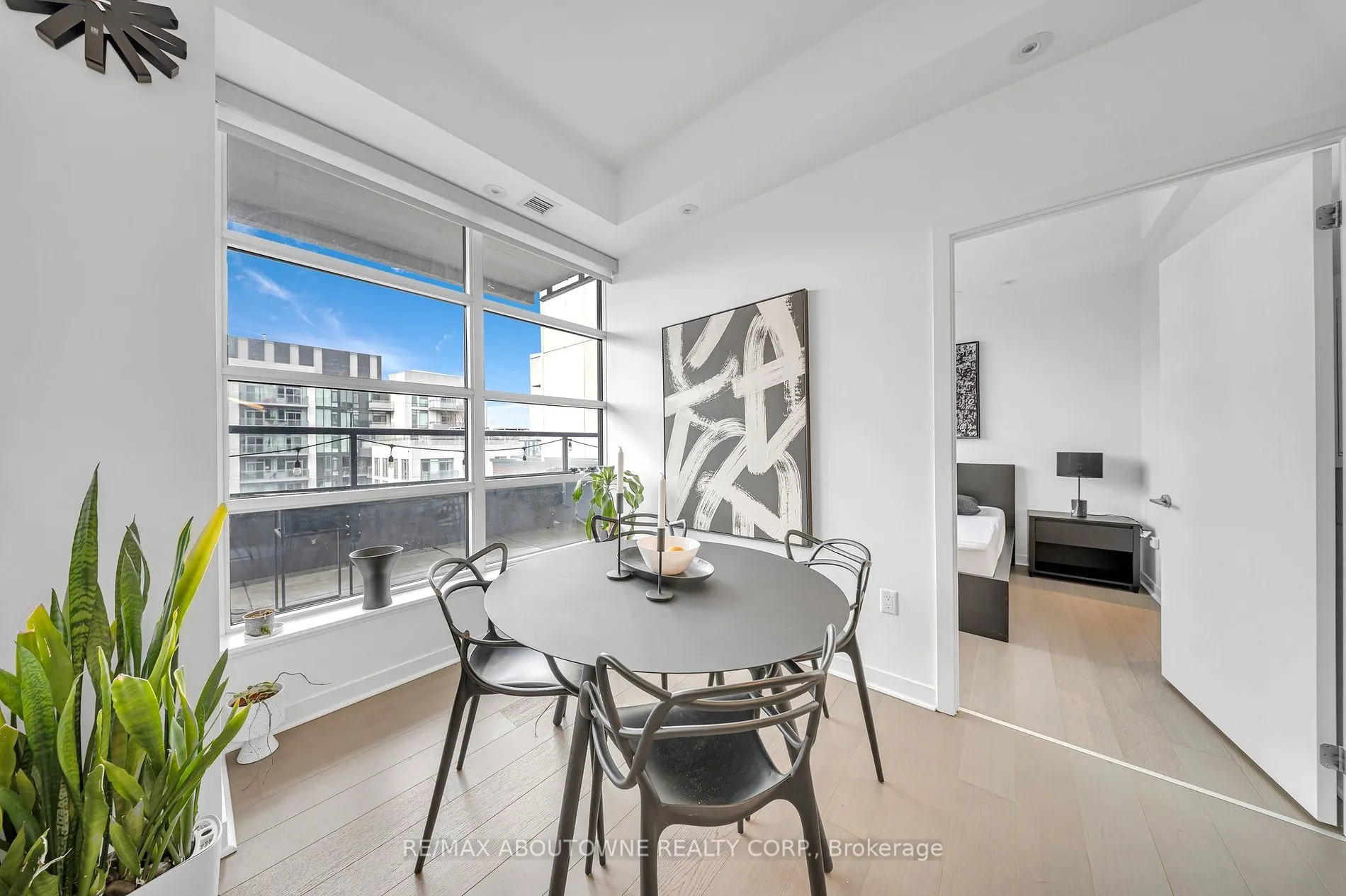 501 Adelaide St W, #1404