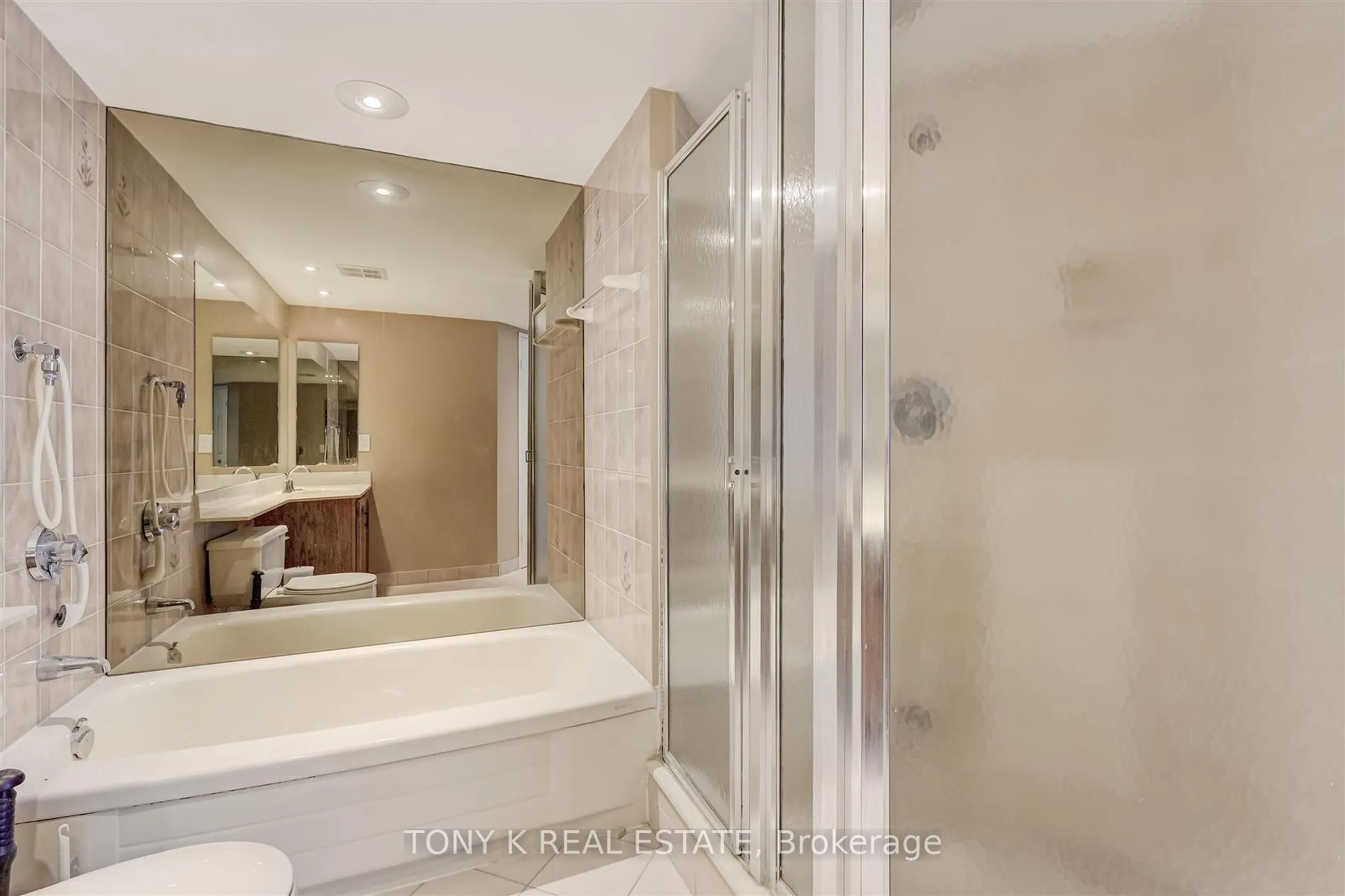 5444 Yonge St, #502A