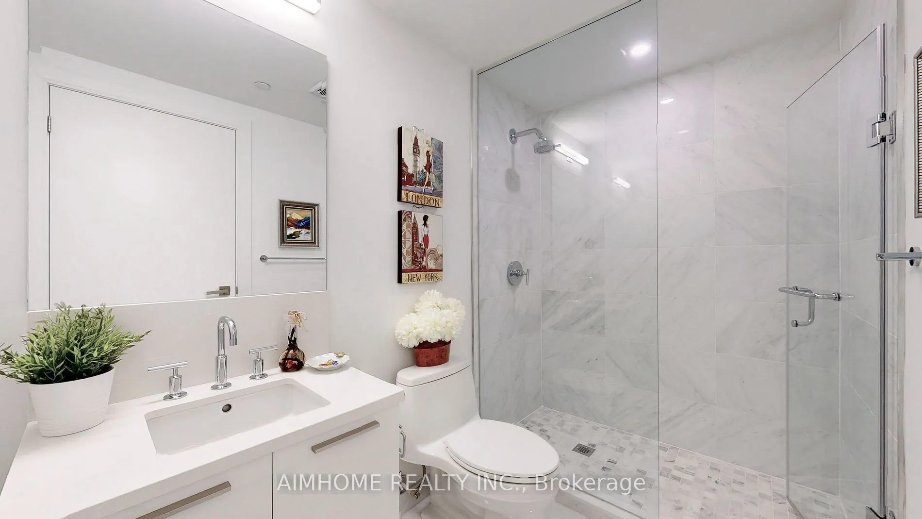 1 Gloucester St, #1816