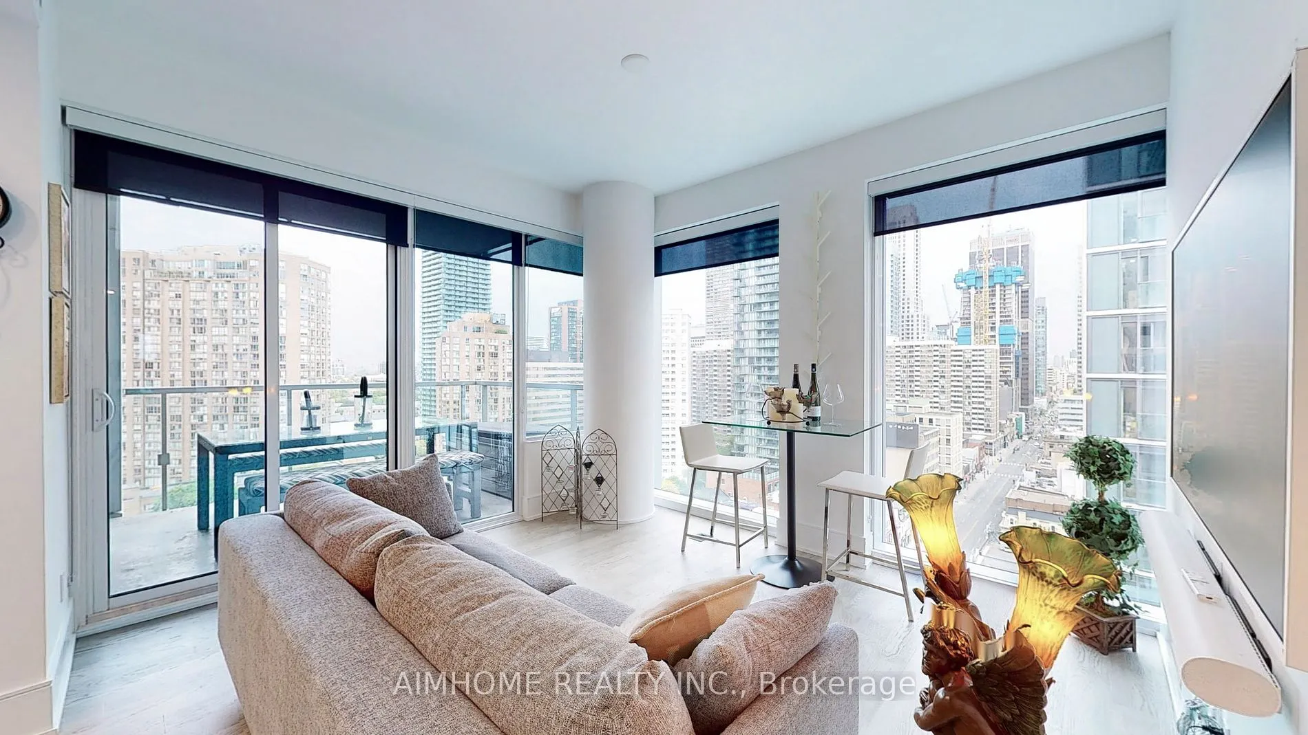 1 Gloucester St, #1816