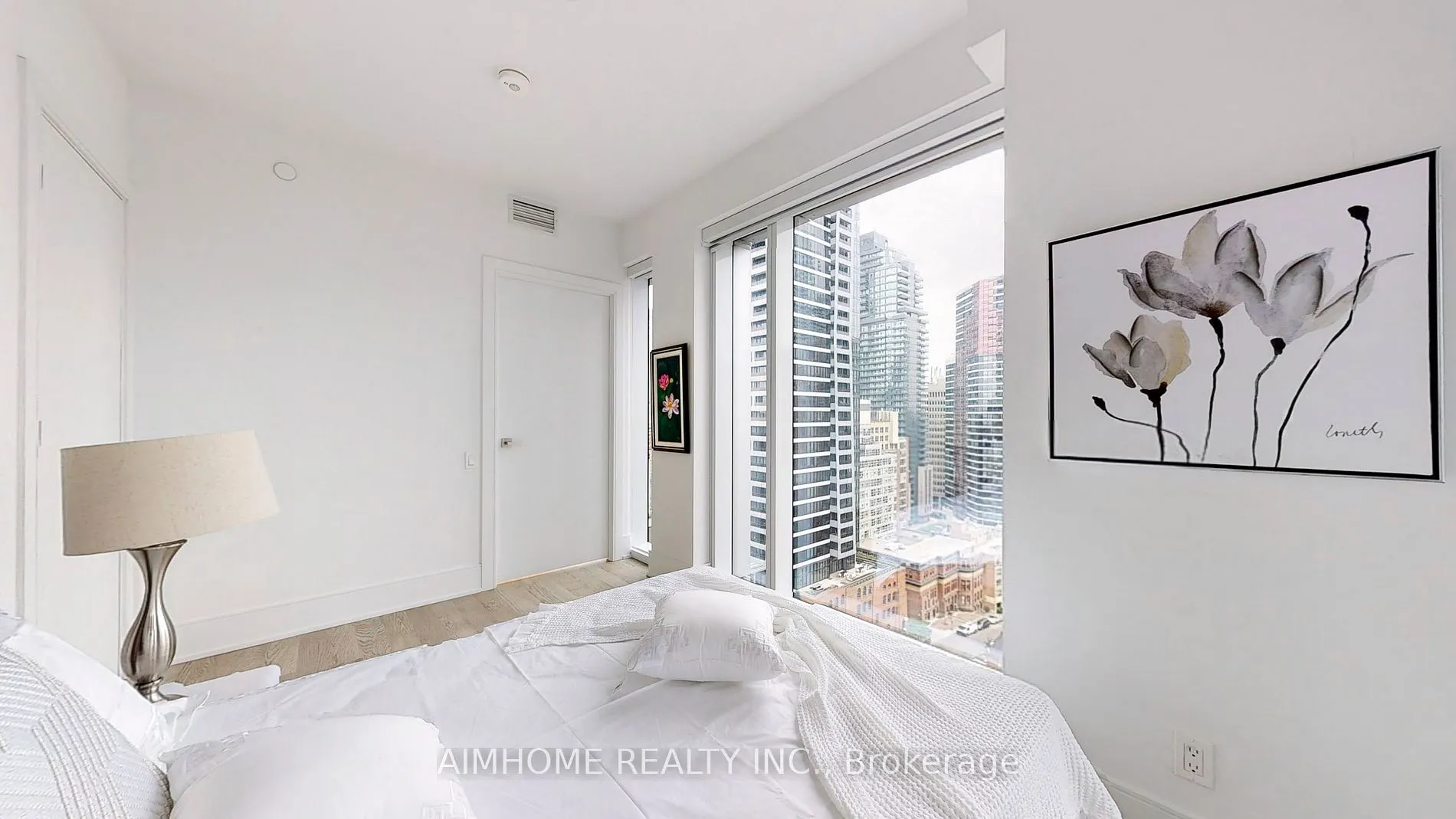 1 Gloucester St, #1816