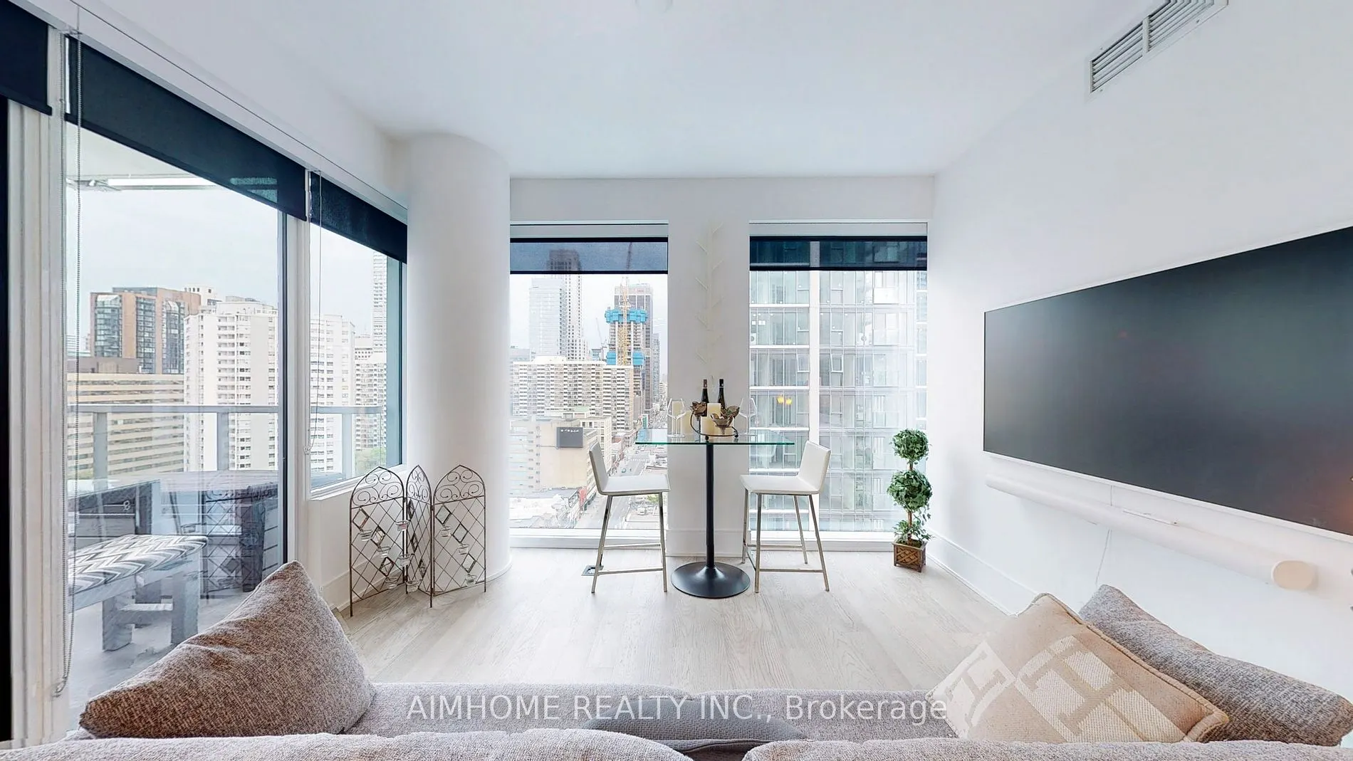 1 Gloucester St, #1816