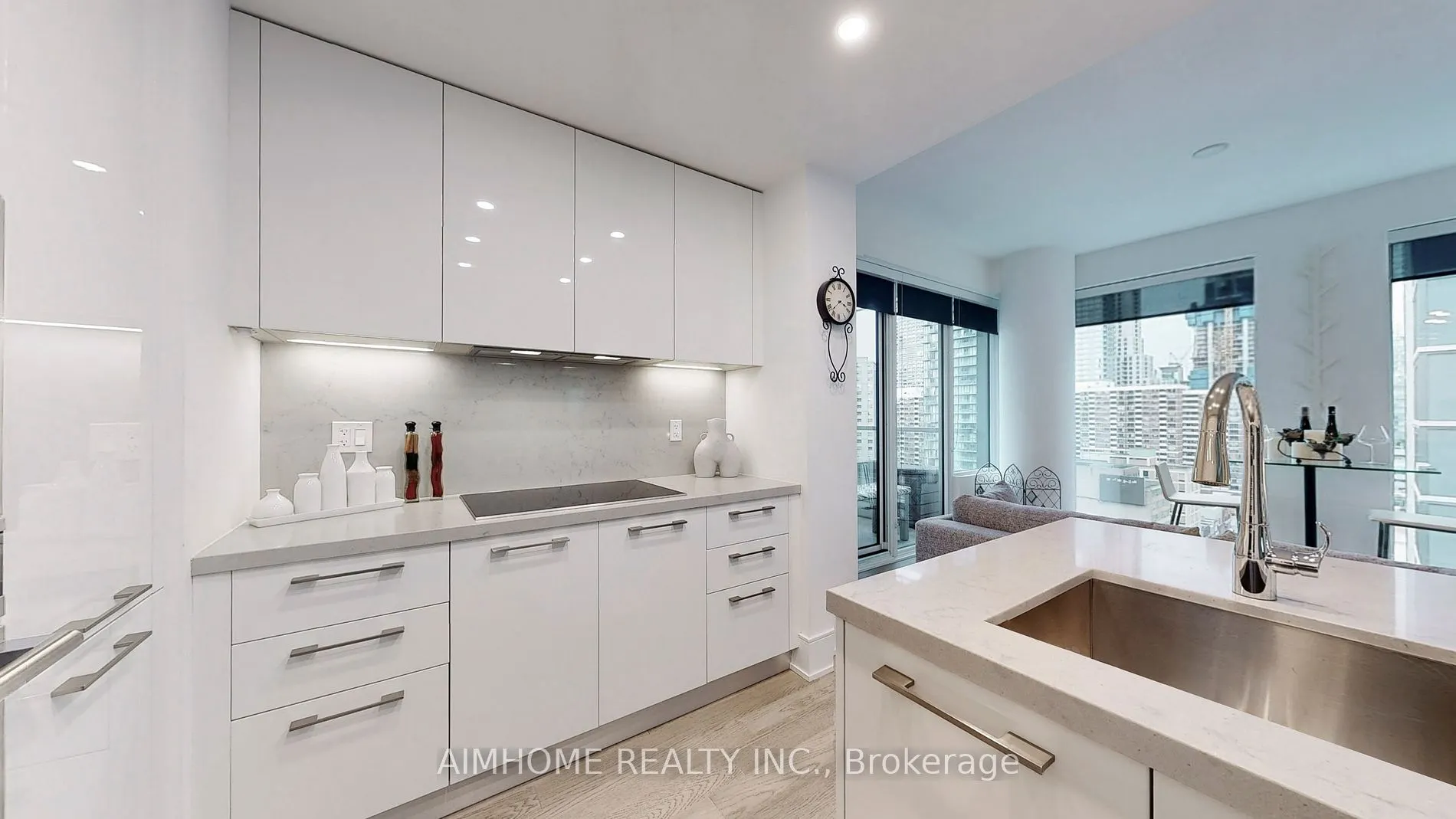 1 Gloucester St, #1816