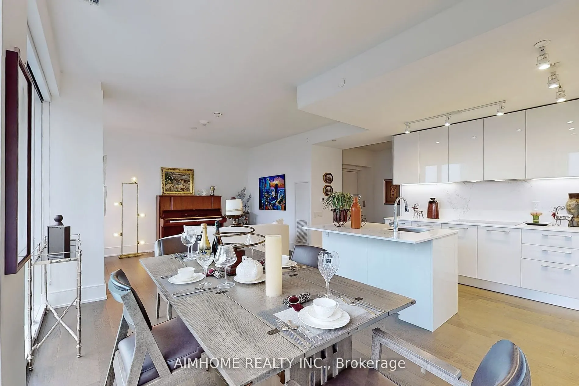 1 Gloucester St, #1815