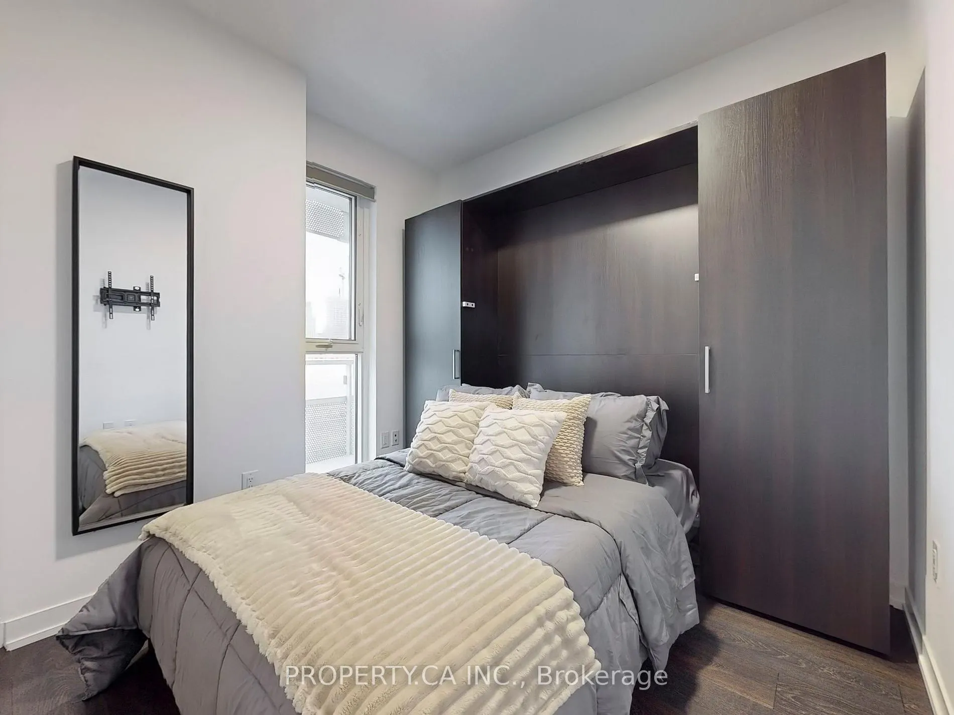 15 Lower Jarvis St N, #514